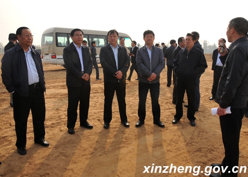 李玉辉带领郑州市冬春水利暨高标准农田建设现场会与会人员到我市观摩