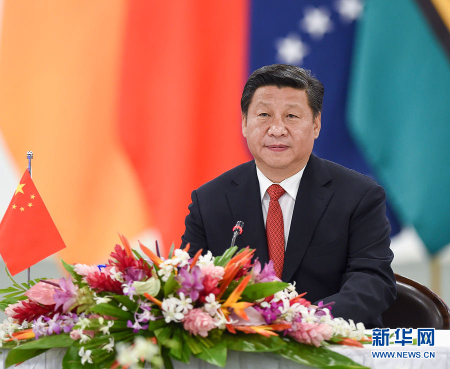 11月22日，国家主席习近平在楠迪同斐济总理姆拜尼马拉马、密克罗尼西亚联邦总统莫里、萨摩亚总理图伊拉埃帕、巴布亚新几内亚总理奥尼尔、瓦努阿图总理纳图曼、库克群岛总理普纳、汤加首相图伊瓦卡诺、纽埃总理塔拉吉等太平洋岛国领导人举行集体会晤。习近平主持会议并发表主旨讲话。新华社记者 李学仁摄
